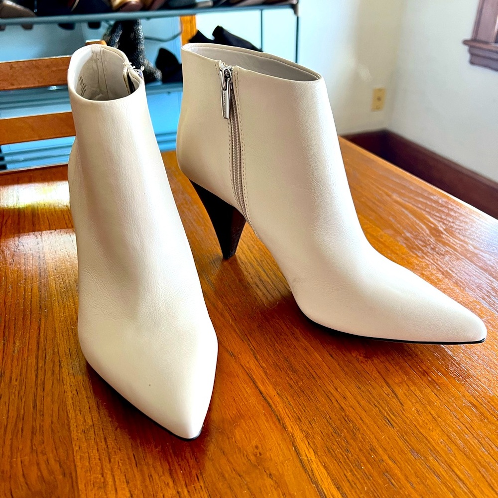 Vince Camuto White Leather Pointed Toe Bootie 8.5